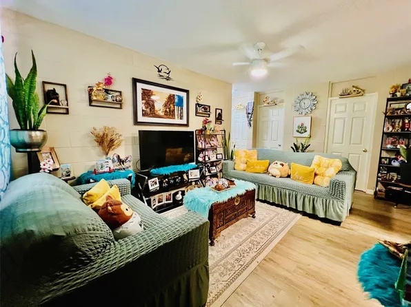 94-245 Leowahine St #1015, Waipahu, HI 96797