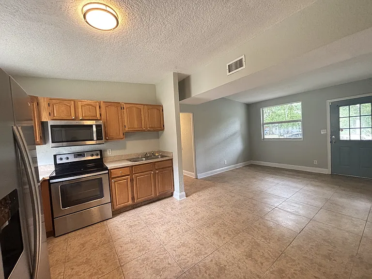 10615 Biscayne Blvd — Photo 7