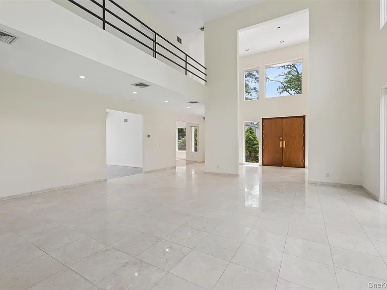 67 Parkway Dr — Photo 11