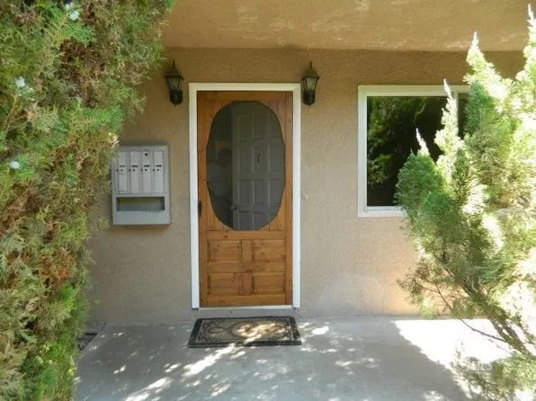 399 Sierra St APT T, Bishop, CA 93514