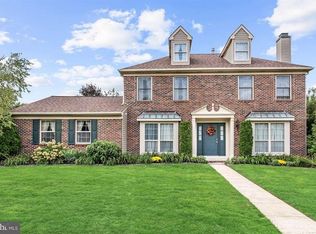 8 Falcon Ln, Burlington, NJ 08016
