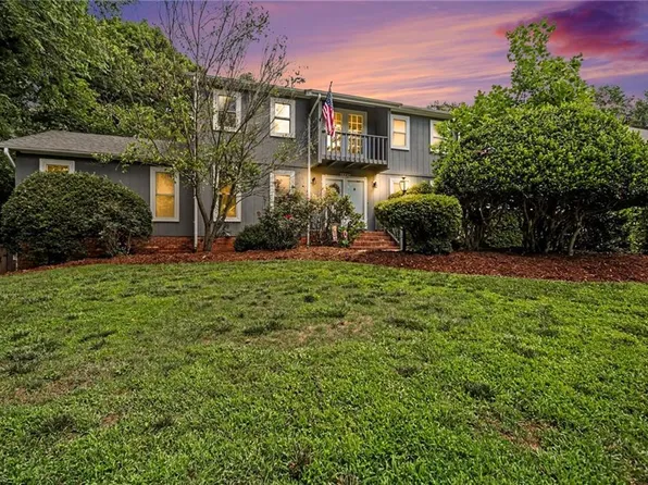 8805 Willowmede Dr, Lewisville, NC 27023
