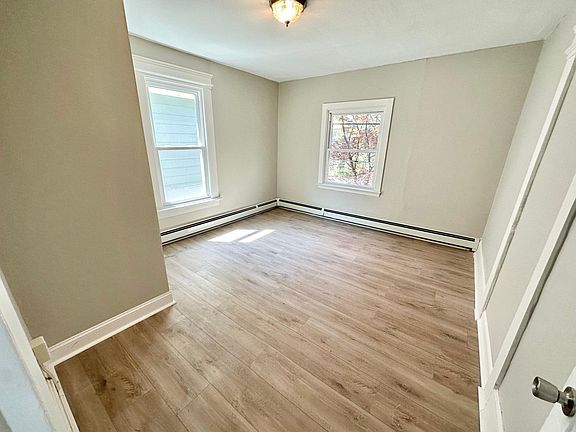 4th image of 66 Lilac St #2