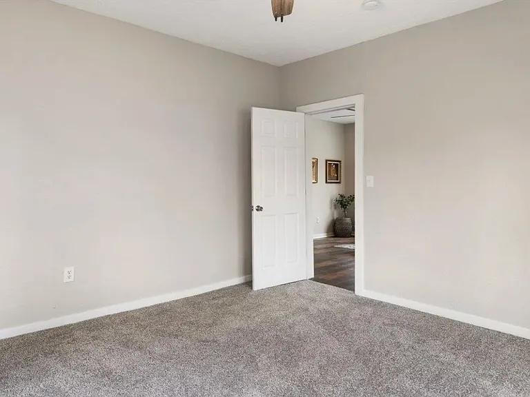 727 E Dale St — Photo 10