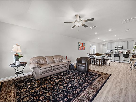 4th image of 416 View Dr