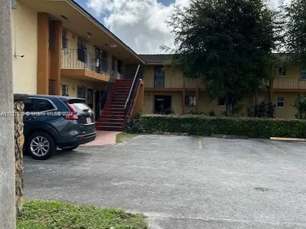 4050 NW 135th St #17-2, Opa Locka, FL 33054