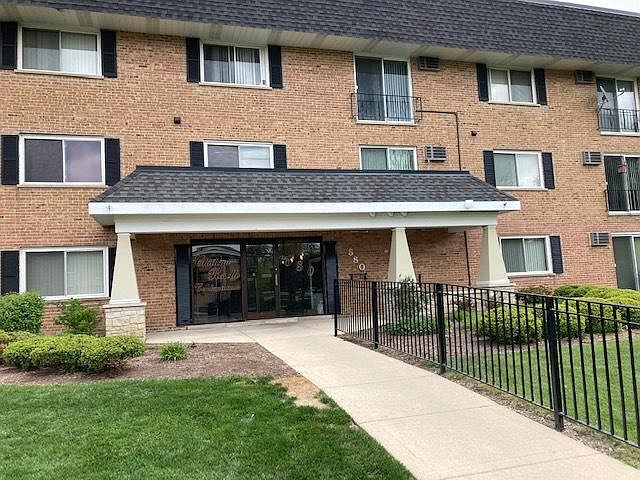 1st image of 580 Lawrence Ave APT 206