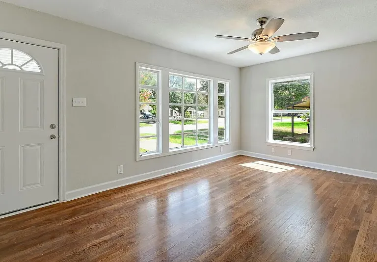 505 Wright Ave — Photo 4