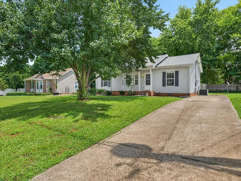 2831 Teakwood Dr — Photo 4