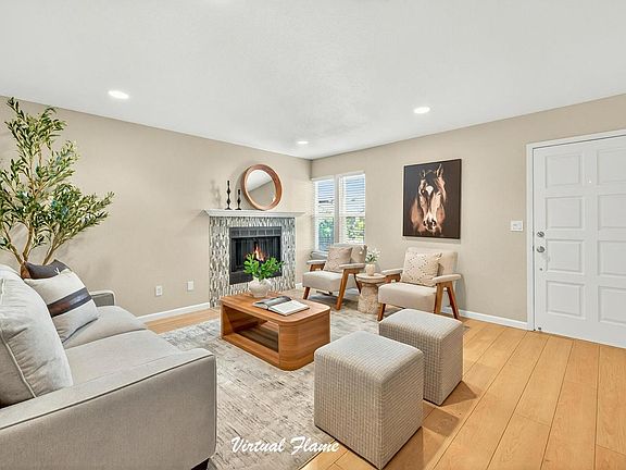 5th image of 985 Hacienda Circle