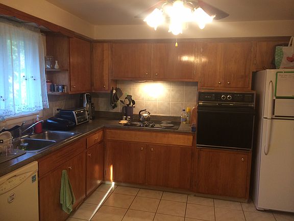 4th image of 303 Roosevelt Ave #2