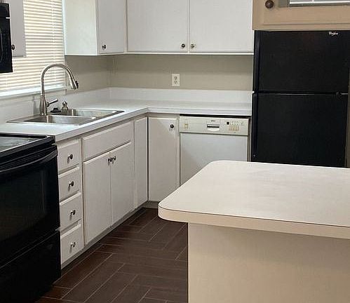 4th image of 864 Alta Cres