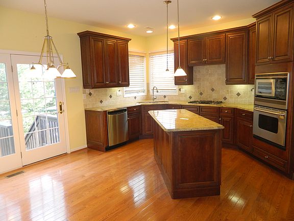 5th image of 1206 Denton Dr