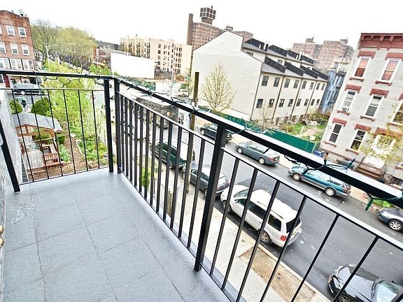 3rd image of 222 Vernon Ave #4B