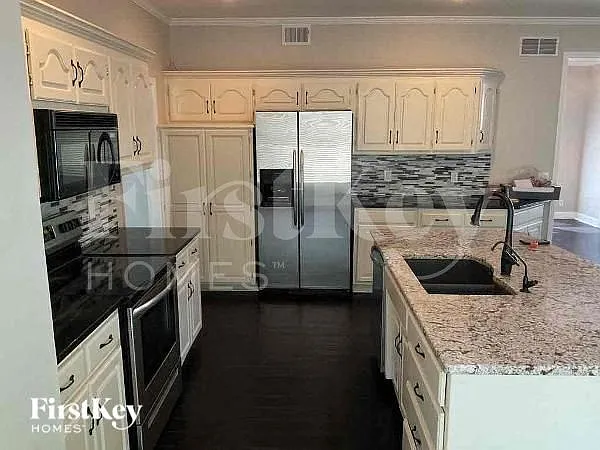 5715 N Ames Ave — Photo 5