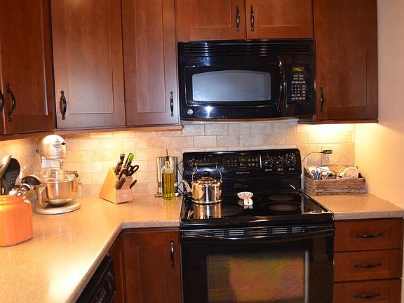 3rd image of 387 Neponset St APT A