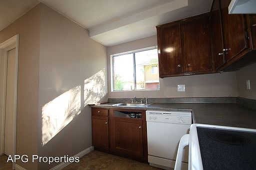 3rd image of 624 S Sullivan St APT 6A