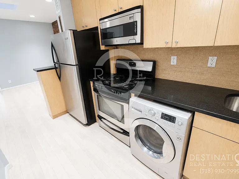 200 W 9th St #4R — Photo 15