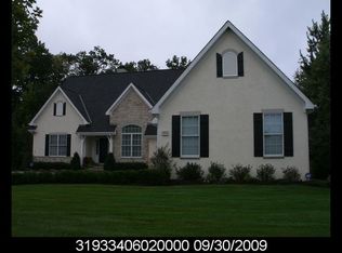 5555 Heathrow Dr, Powell, OH