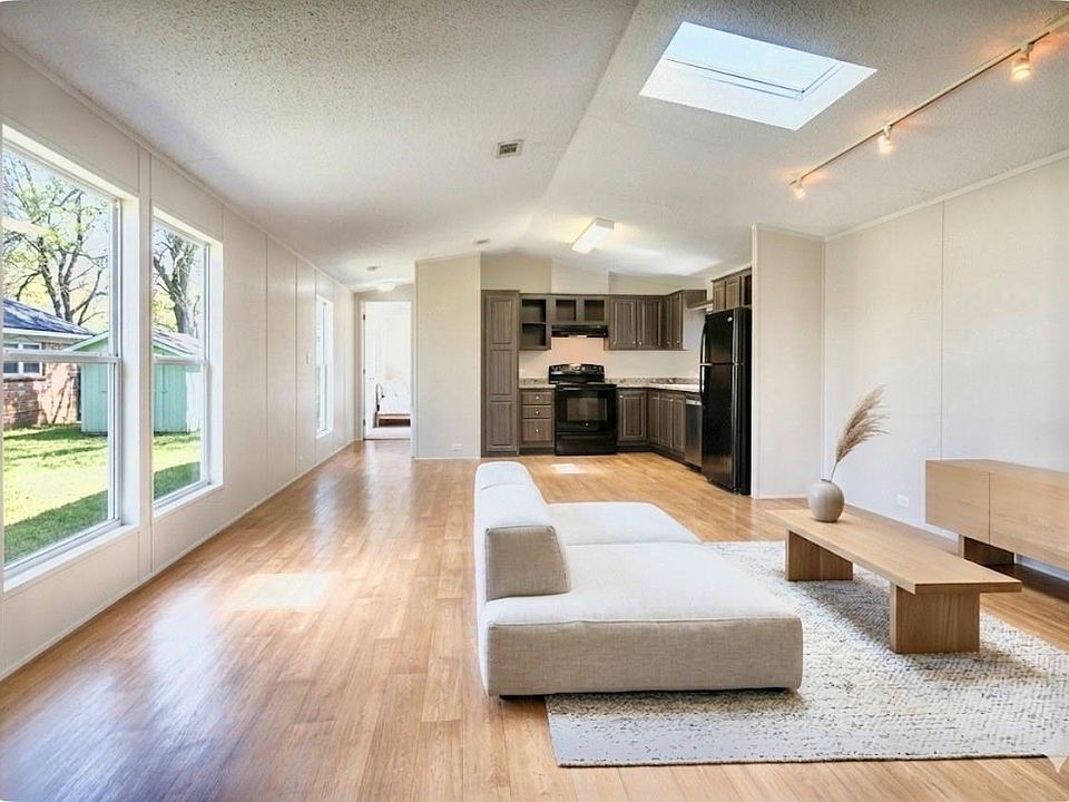 1st image of 931 S Pine Lake Rd