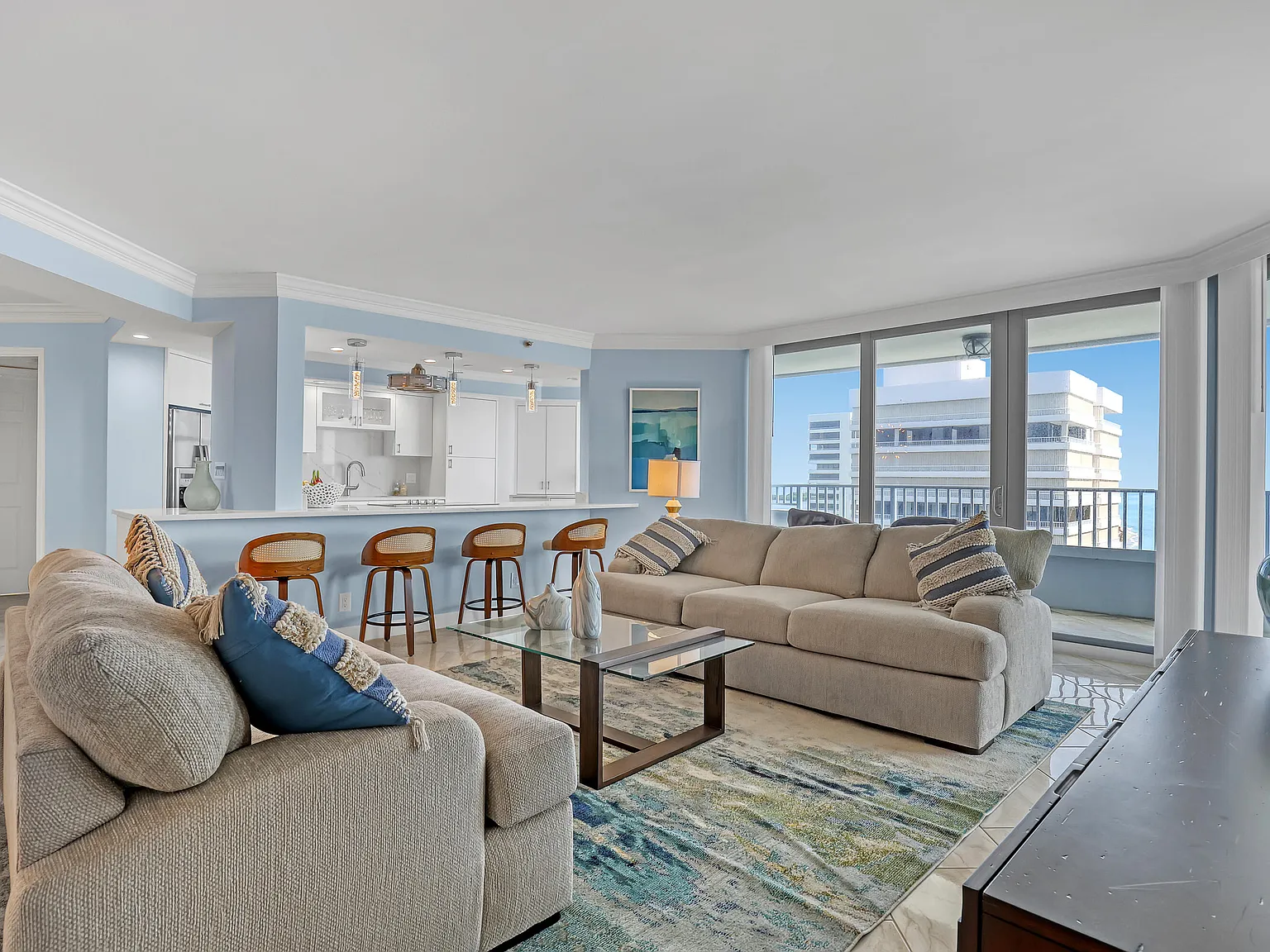Corniche Condominium — Photo 4