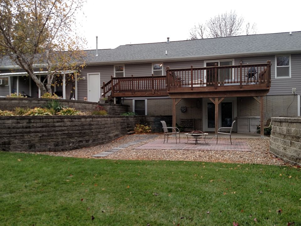 Rear walk-out view