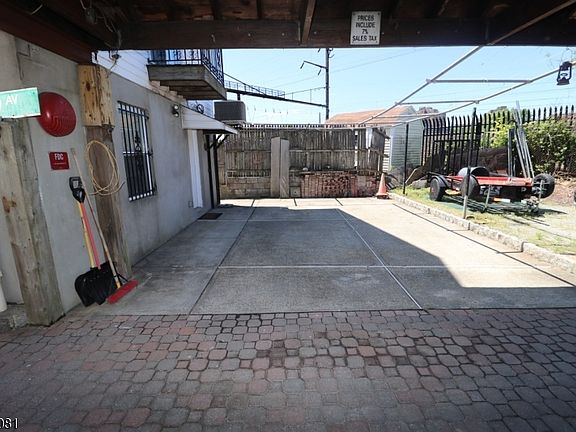 4th image of 13-15 Garibaldi Ave