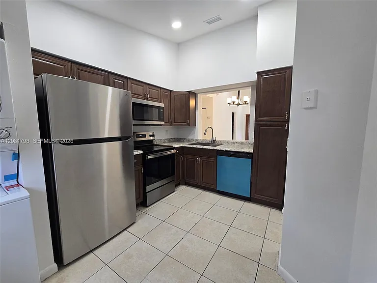 2231 SW 80th Ter #2231 — Photo 4