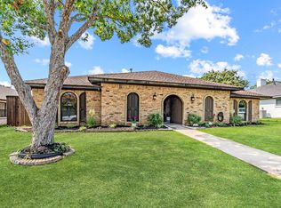 1946 Chesham Dr, Carrollton, TX 75007