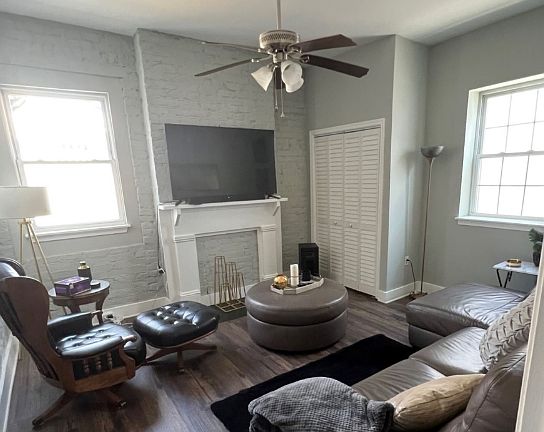 2nd image of 214 E Main St #A
