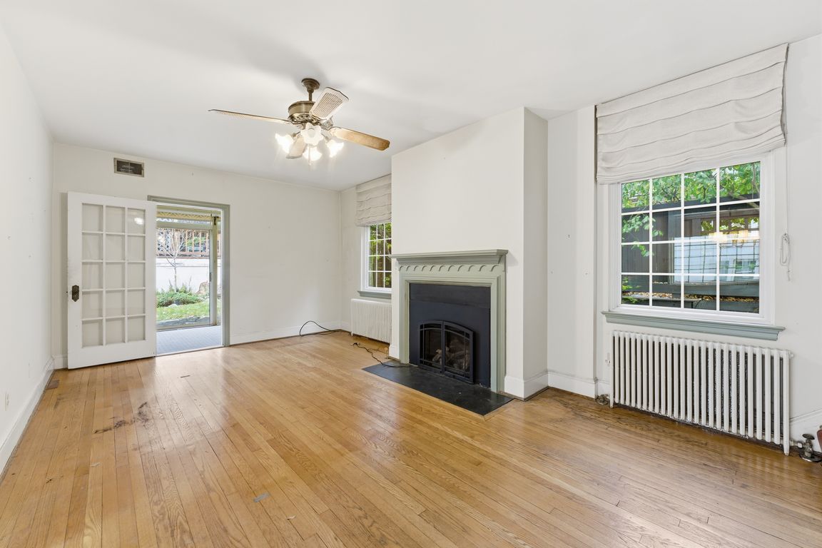 next background image