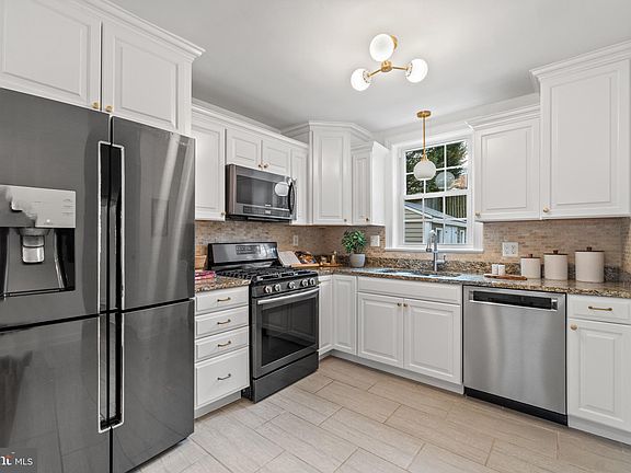 5th image of 2506 Valley Dr