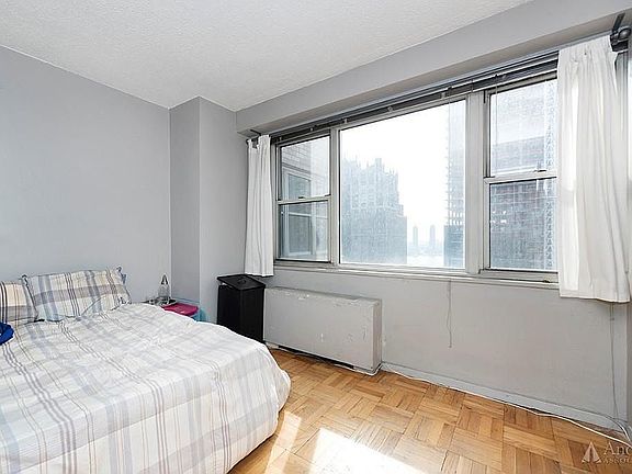 4th image of 300 E 40th St APT 19E