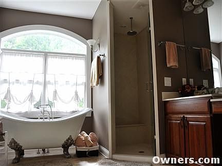 Rejuvenate: Oversized shower with body jets
