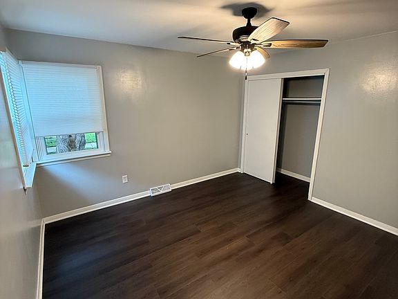 4th image of 220 E North St
