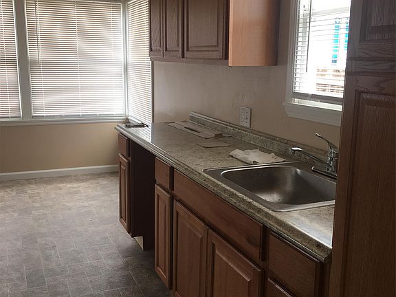 5th image of 311 W Elm St