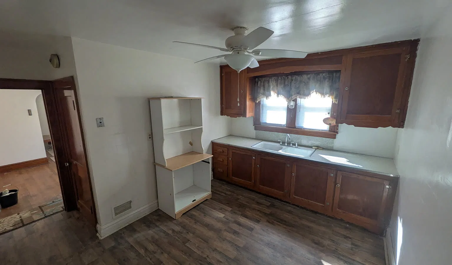 3 bed, 1120 sqft, $1,300 — Photo 2