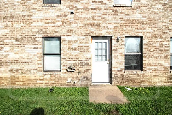 3304 Barcelona Dr — Photo 24