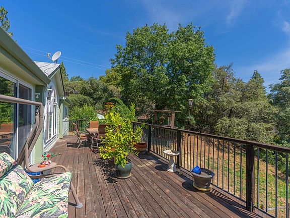 4th image of 18301 Toyon Rd