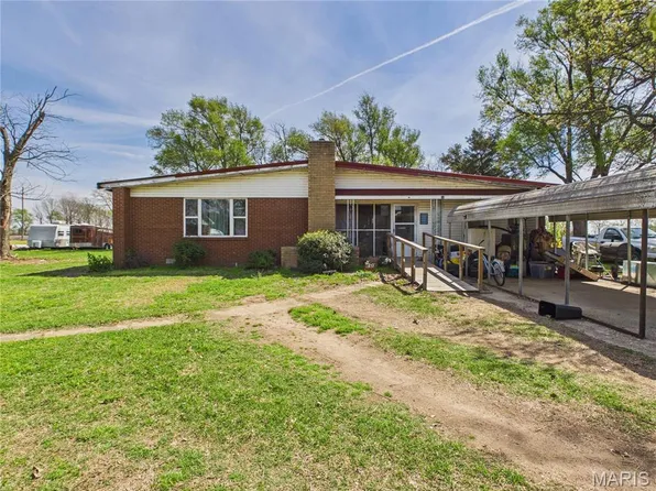 640 Bowman Ct, Bernie, MO 63822