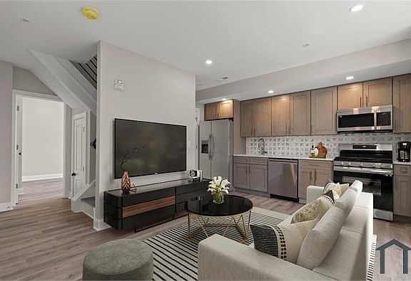 5th image of 818 Diamond St #D