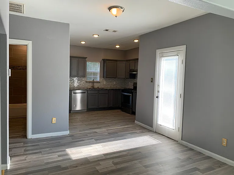 7315 Toland St — Photo 5