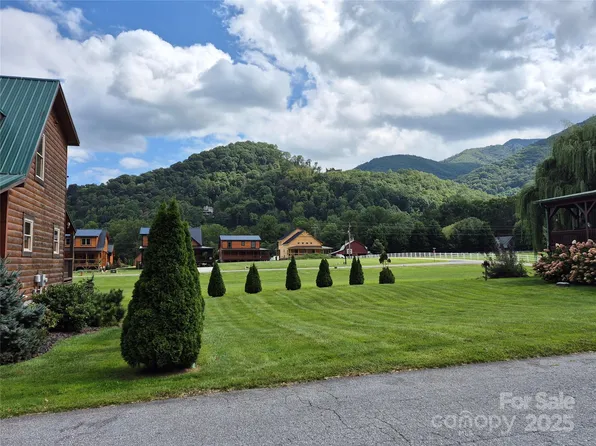 26 Meandering Way, Maggie Valley, NC 28751