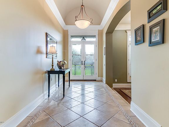 3rd image of 209 Belle Maison Dr