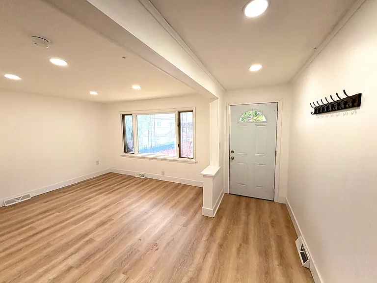 621 N 10th Ave — Photo 3