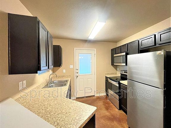 4th image of 1547 Brady Way