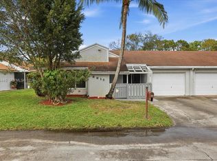 8615 Bridle Path Ct, Davie, FL 33328