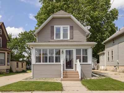 740 W College AVENUE, Waukesha, WI, 53186
