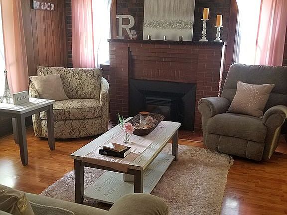 2nd image of 14868 Thompson Ave