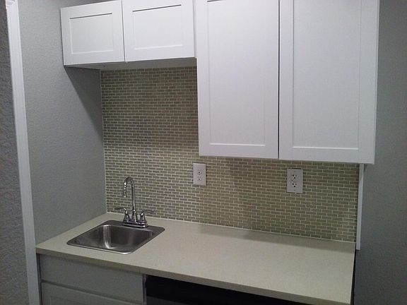 3rd image of 196 East St APT 8